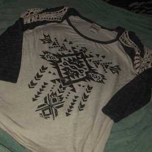 Quarter sleeve Aztec tee